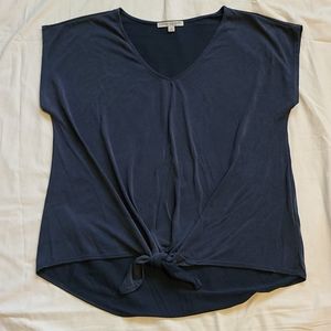 V-neck shirt with front tie detail